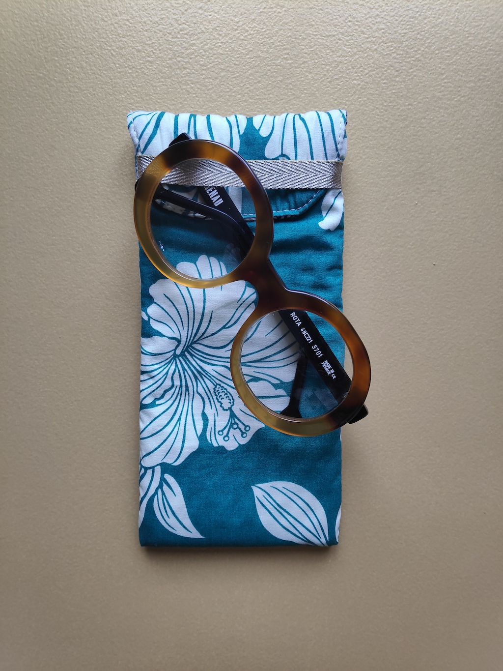 etui Tahiti vert : intérieur bleu