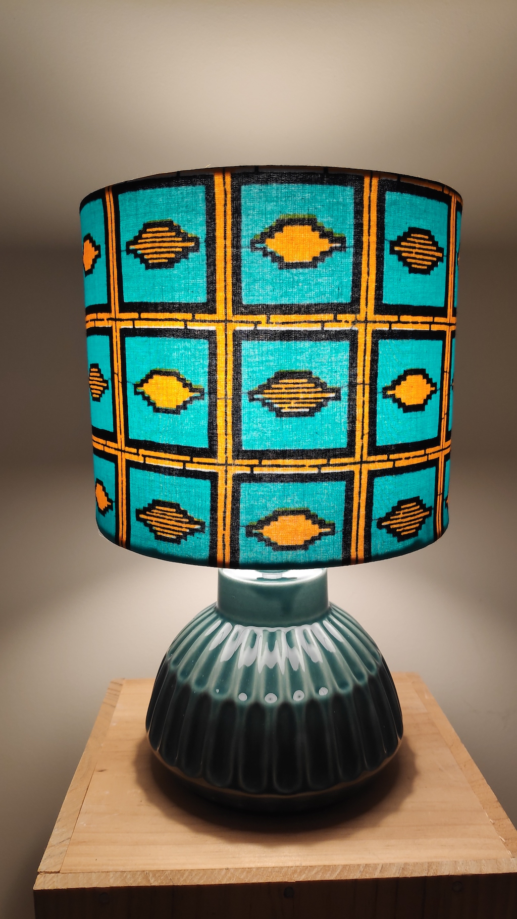 Lampe Dollie_turquoise et jaune