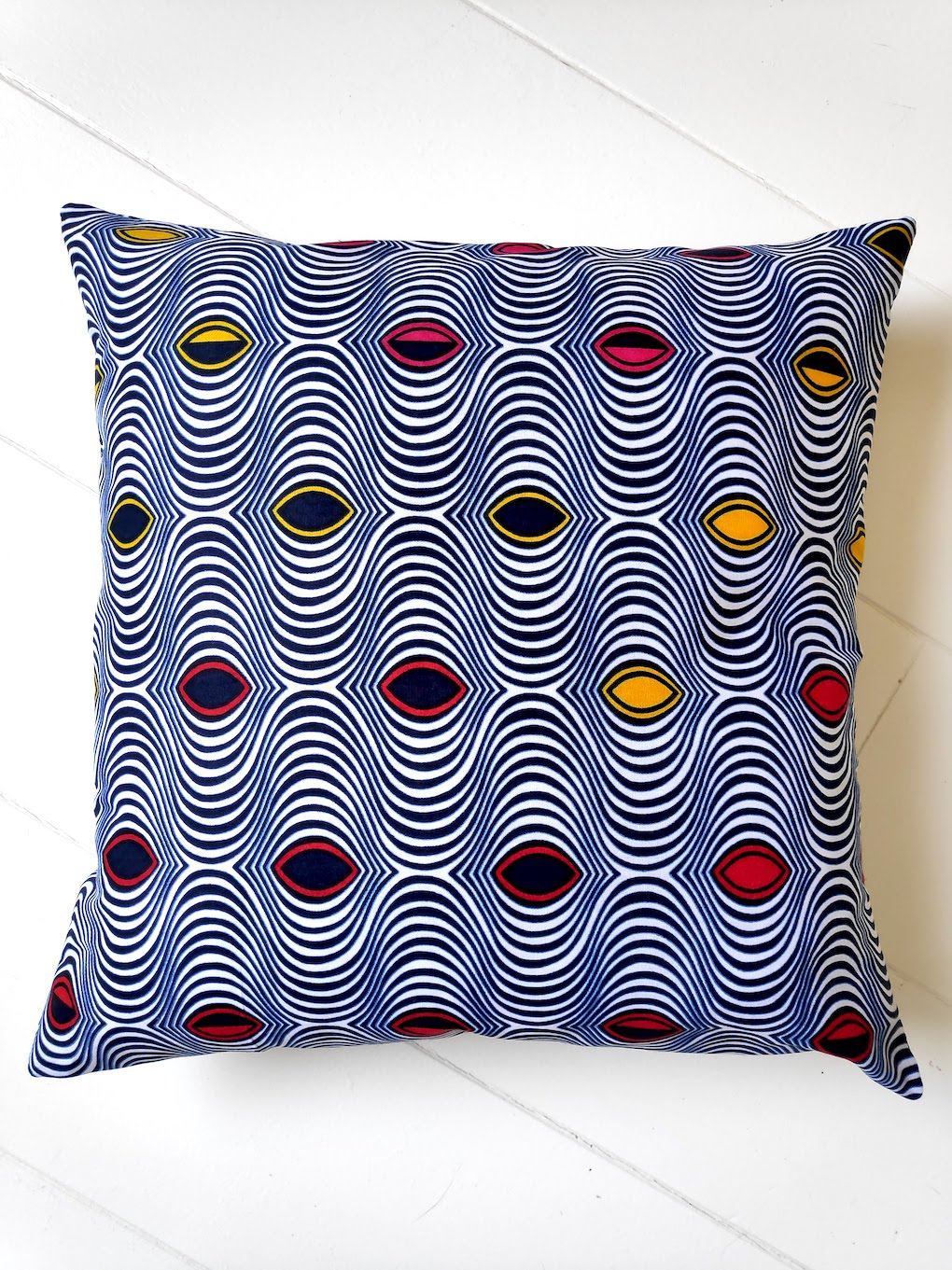 coussin-40-40-oeil-de-chat-bleu