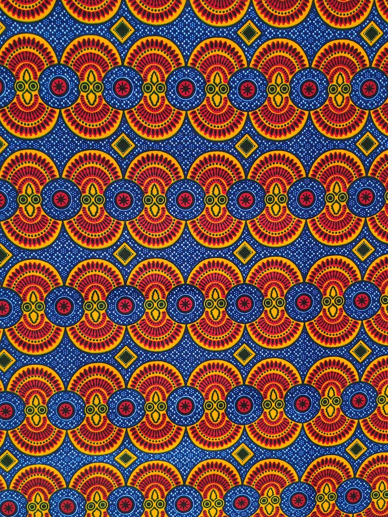 tissu petit masque rouge jaune bleu