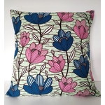 coussin-40x40-face-vert-pale-fleurs-bleues-et-roses