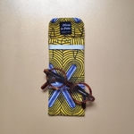 Etui lunettes jaune et bleu ouvert