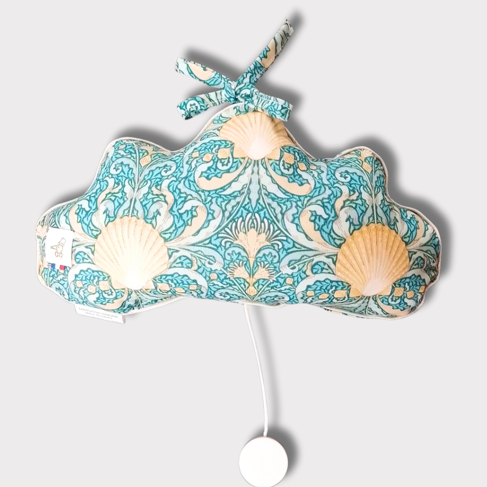 berceuse-musical-nuage-tissus-bleu-coquillage-pour-bebe-fait-main-en-france-la-cigogne-de-lily