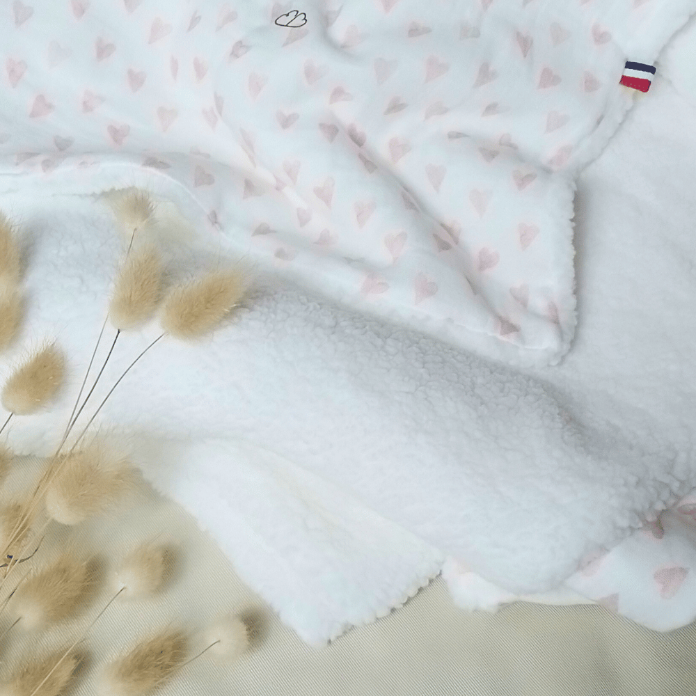 couverture-douce-polaire-coeur-pour-bebe-coton-oeko-tex-les-reveries-d-izzy