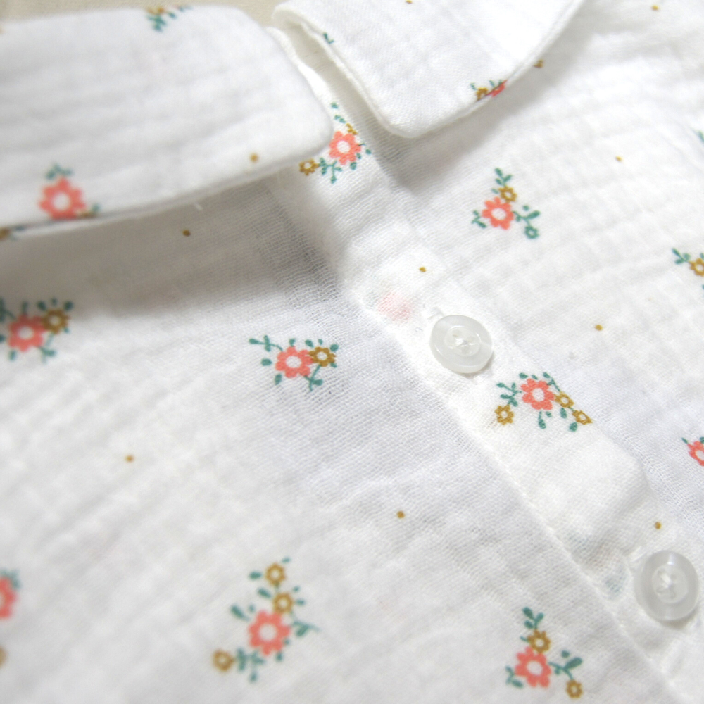 bouton dans dos blouse blanche fleuris pour bebe