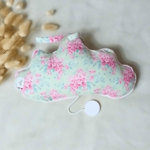 berceuse-musicale-nuage-rose-fait-main-en-france-pour-bebe-la-cigogne-de-lily