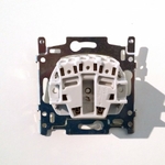 prise_de_courant_2p_t_niko_raccordement_sans_vis_support_fixation_a_vis