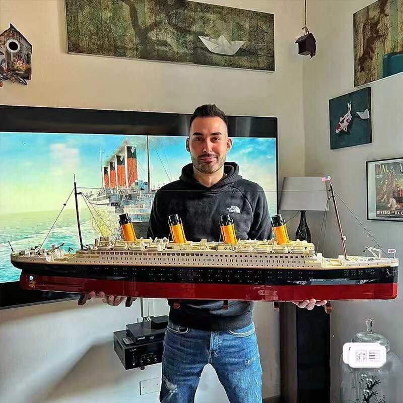 bateau lego titanic 9090 pièces