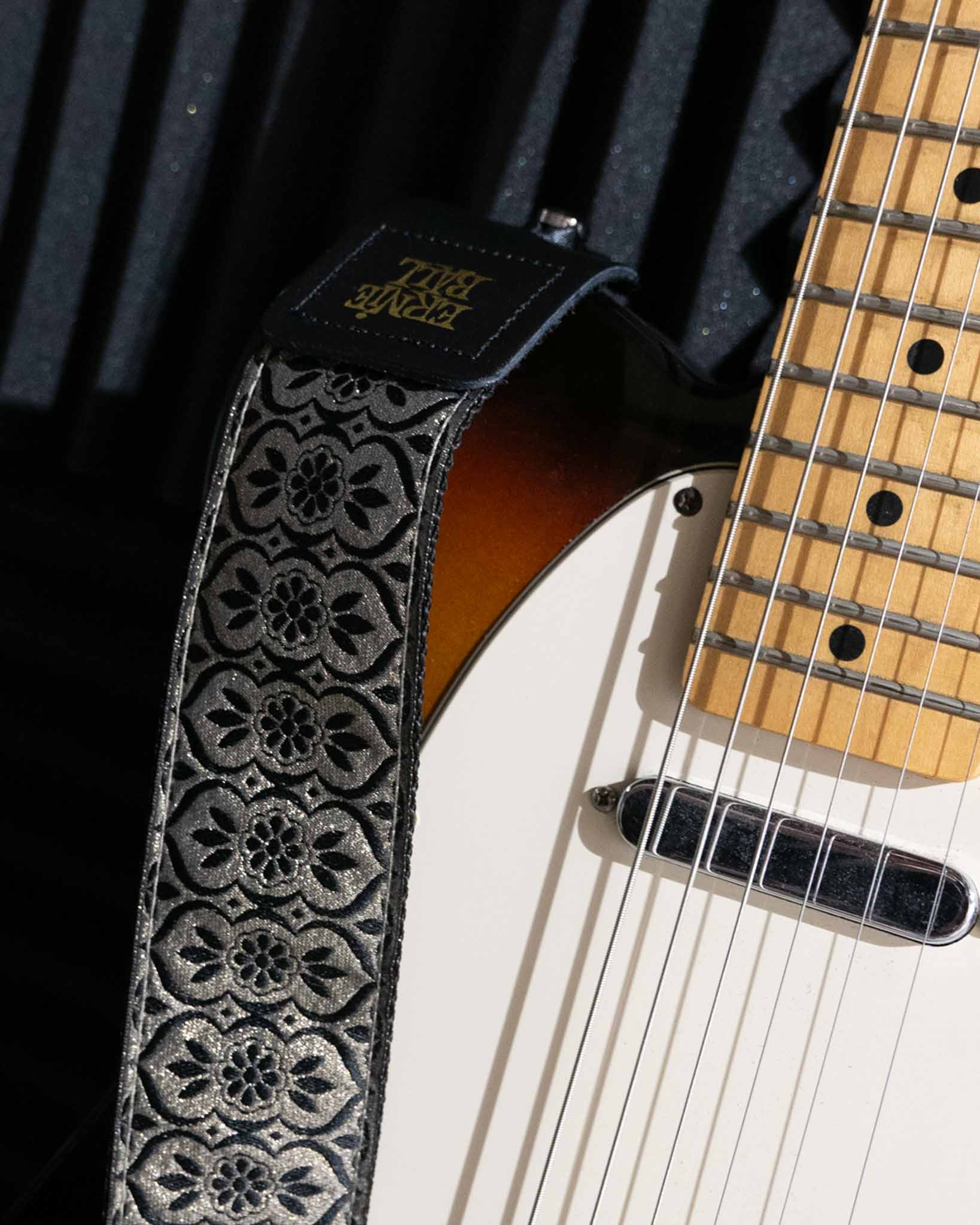 EB25-JacquardStraps-L1150004