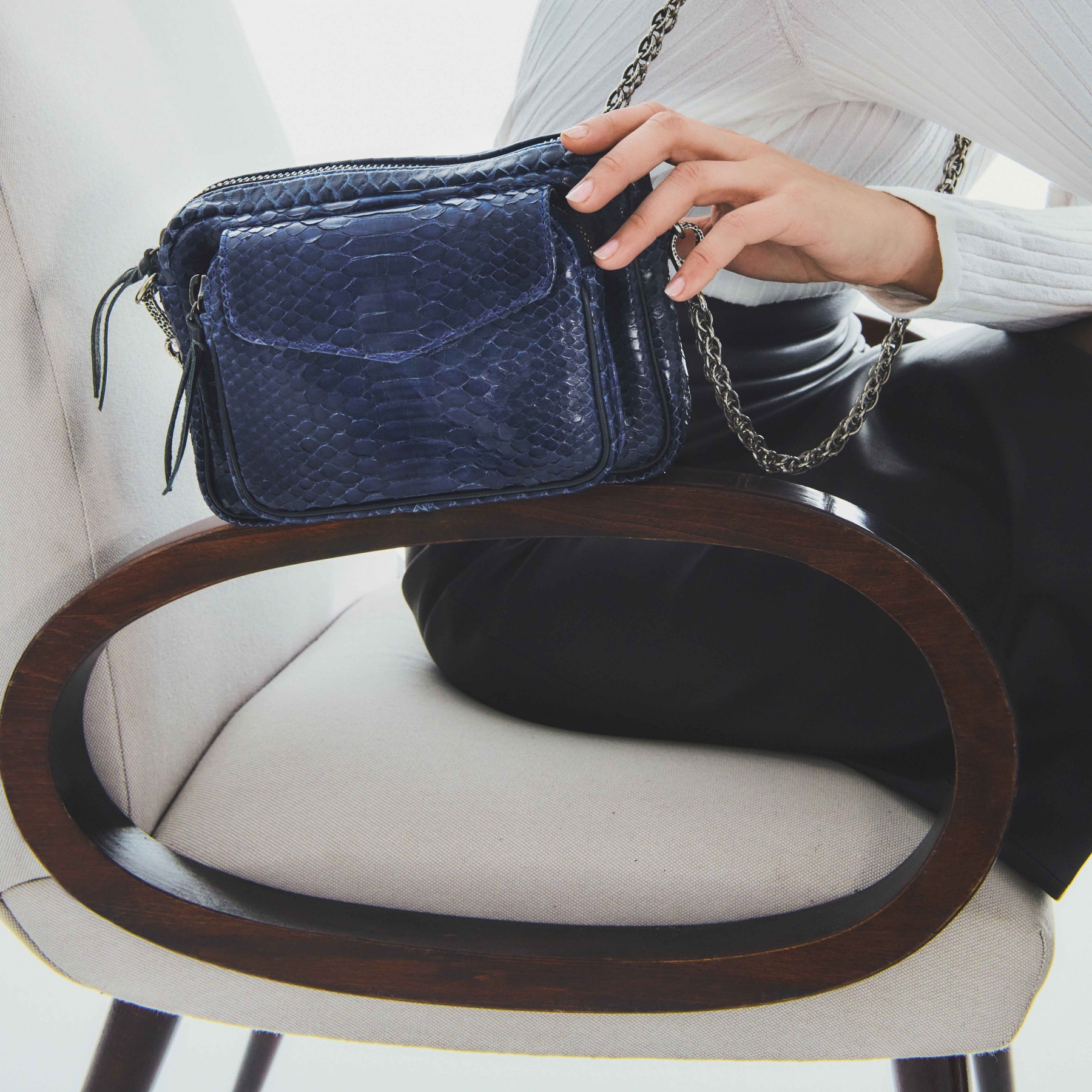 SAC_CLARIS_VIROT_PYTHON_CHARLY_NAVY_ARGENT_1