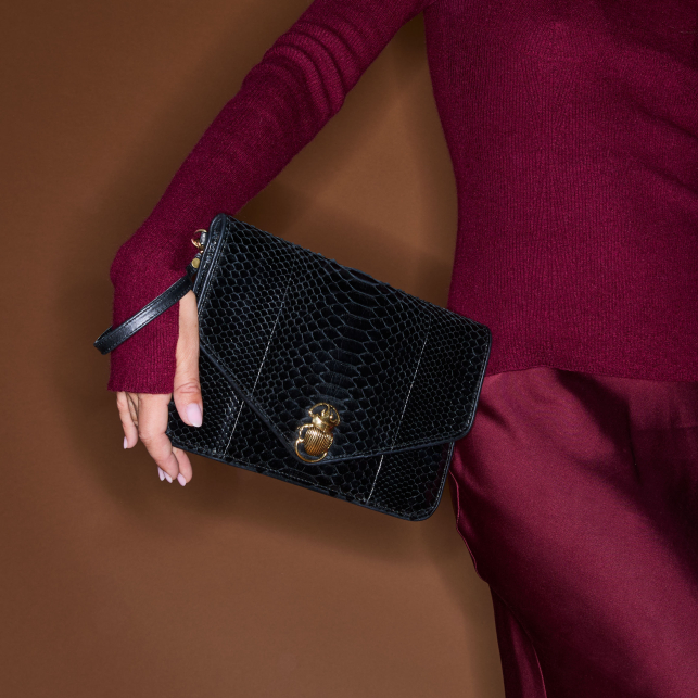 POCHETTE_CLARIS_VIROT_ALICIA_PYTHON_NOIR_OR_1