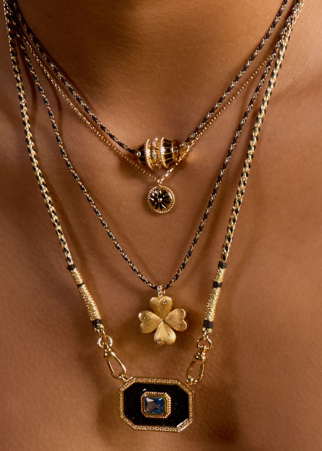 CO_MYABAY_BLACK_FLOWER