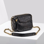 sac-bandouliere-charly-python-noir-chaine-or (1)