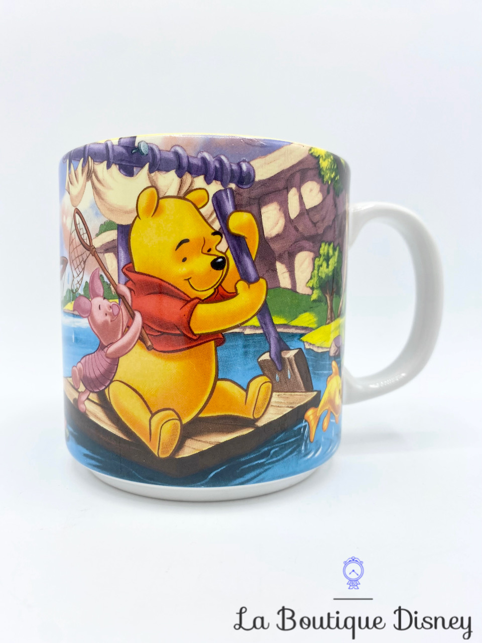Tasse scène Winnie l\'ourson Disney Store Classics 2002 mug scène film pêche eau