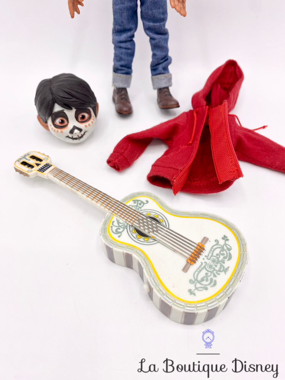 figurine-chantante-miguel-coco-disney-store-poupée-articulée-guitare-musique-5