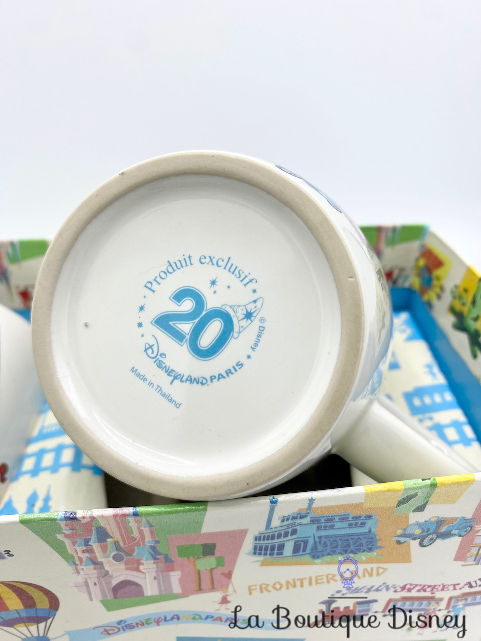 coffret-tasses-20-ème-anniversaire-disneyland-mug-20-ans-disney-studio-parc-attraction-boite-3