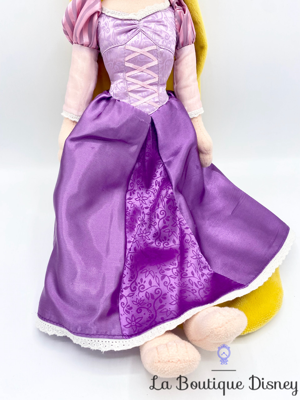 poupée-chiffon-raiponce-disney-store-peluche-princesse-robe-velour-55-cm-3