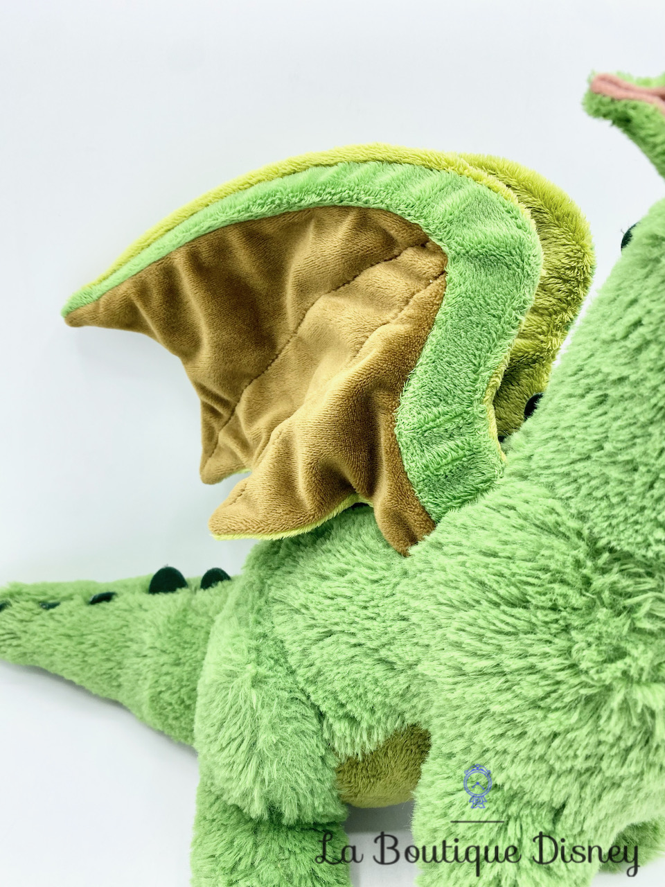 peluche-eliott-dragon-vert-disney-store-peter-ailes-12