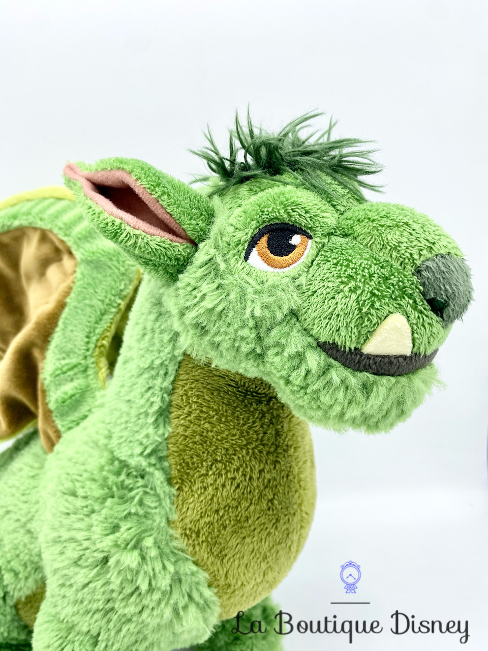 peluche-eliott-dragon-vert-disney-store-peter-ailes-13
