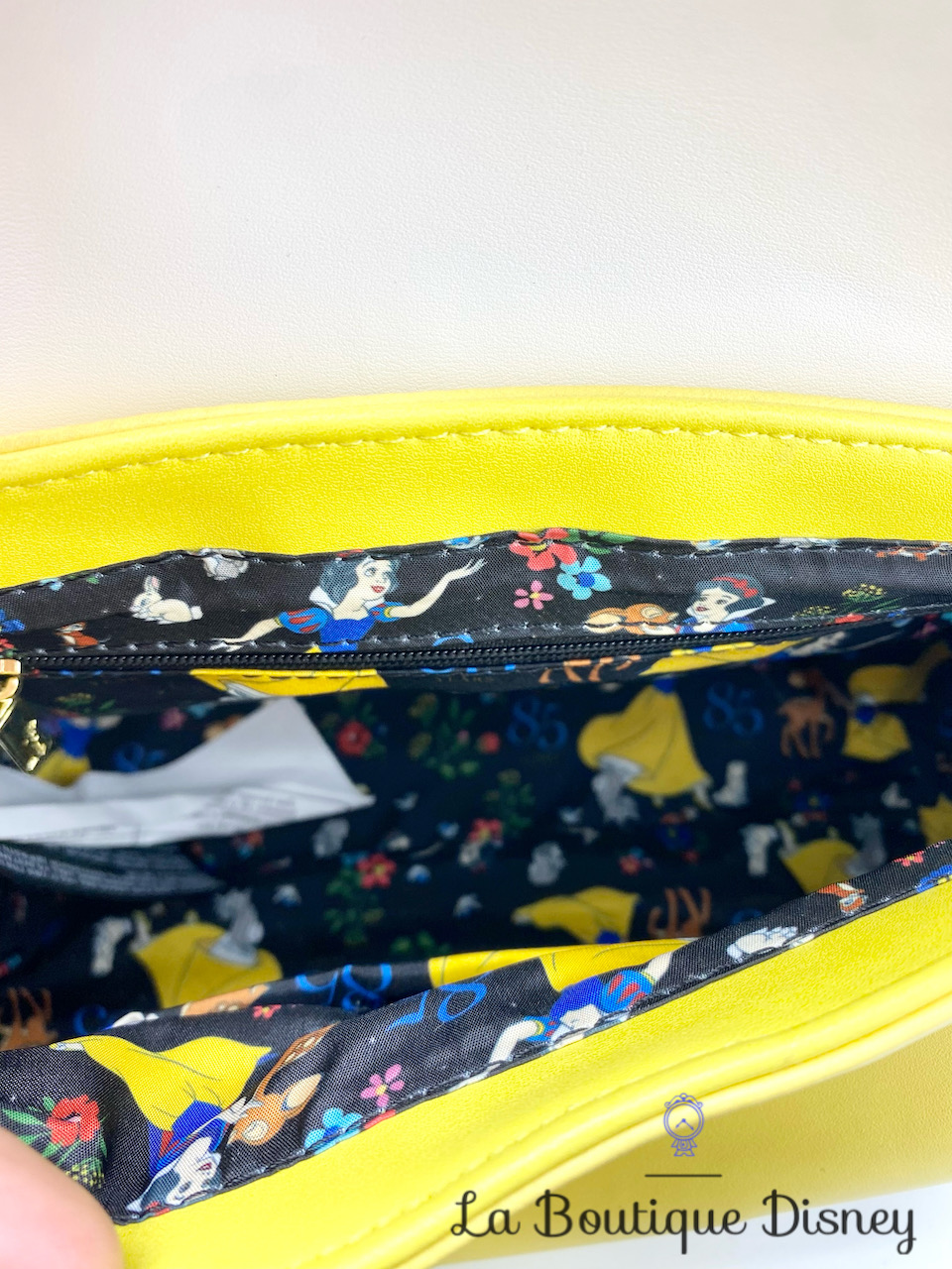 sac-à-main-loungefly-blanche-neige-sept-nains-disney-oiseaux-jaune-bleu-15