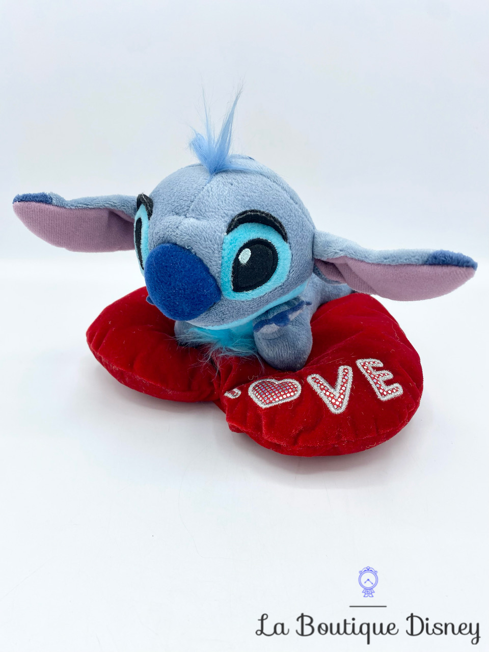 Peluche Stitch Love Disney Store monstre extraterrestre coeur rouge -  Peluches/Peluches Disney Store - La Boutique Disney