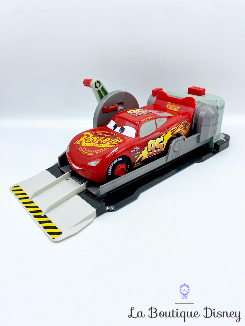 Disney et Pixar Cars Toys, lanceur ultime 2 en 1 et étui de transport avec  voiture Flash McQueen, lancez 8 véhicules ensemble : : Jeux et  Jouets