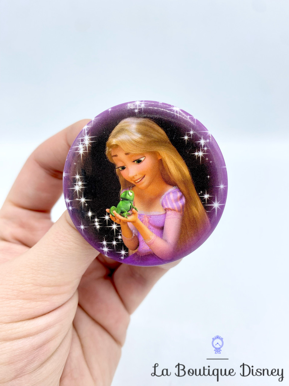 Badge Raiponce Pascal Disney broche violet