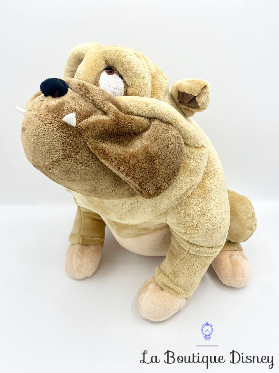 Peluche Bull La belle et le clochard Disney Store chien de fourrière beige bouledogue 32 cm