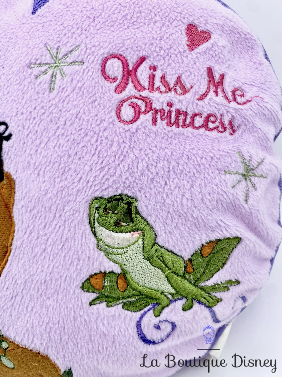 coussin-tiana-la-princesse-et-la-grenouille-disney-princess-kiss-me-princes-violet-oreiller-4