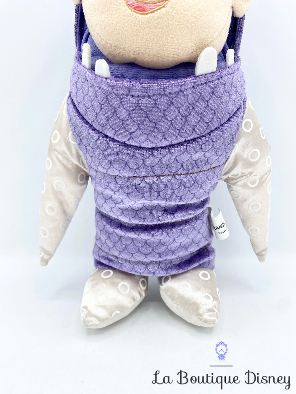 peluche-boo-disneyland-disney-monstres-et-cie-petite-fille-violet-serpillere-6