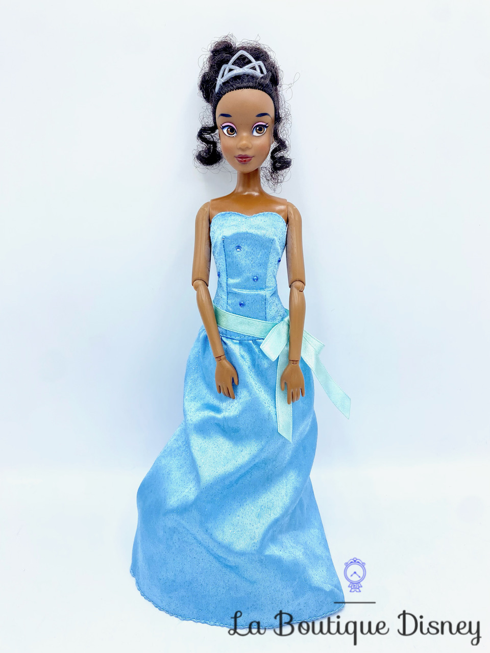 Poupée Tiana La princesse et la grenouille Disney Store mannequin robe bleue 33 cm