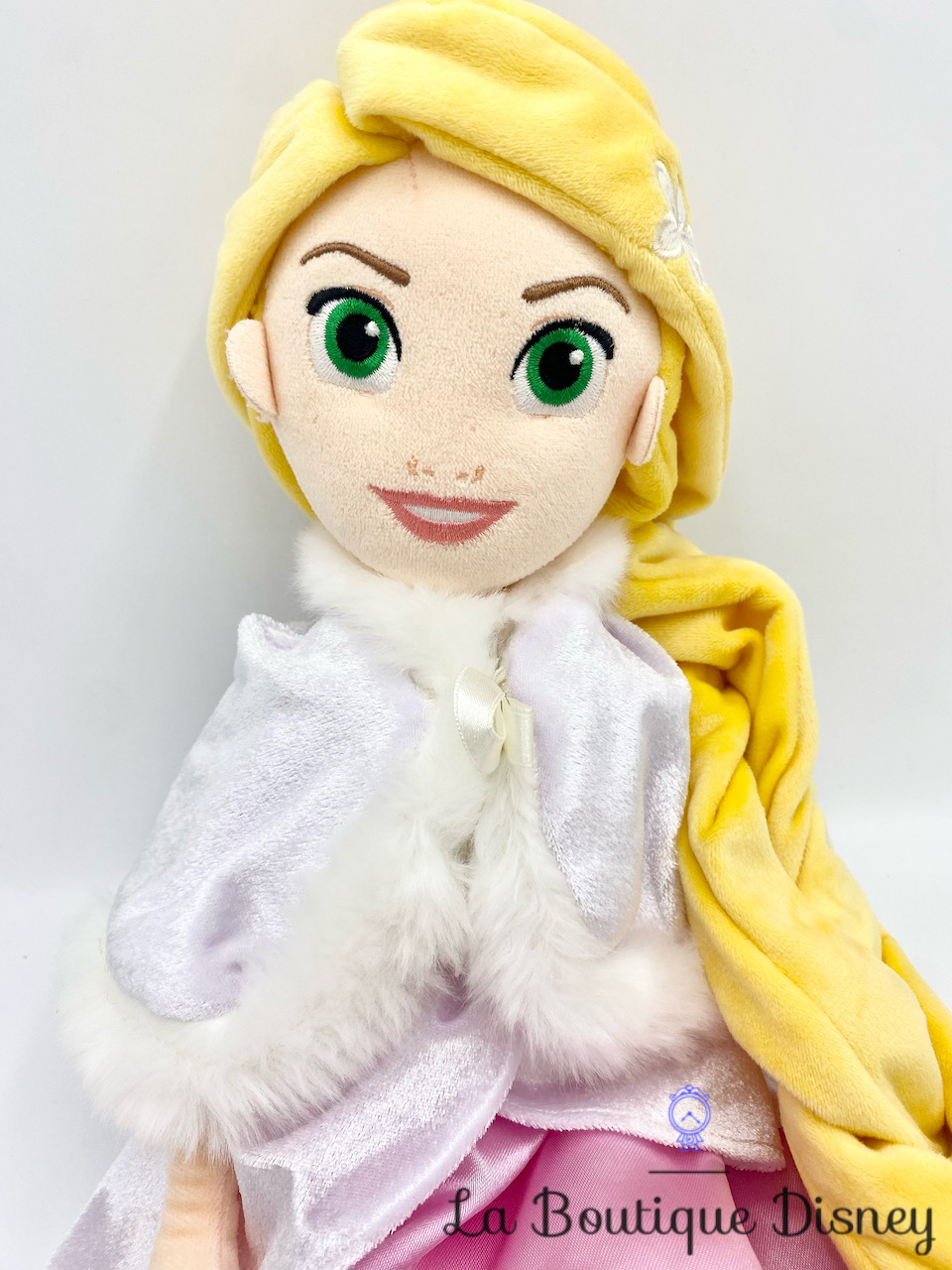 poupée-chiffon-raiponce-hiver-disney-store-peluche-princesse-manteau-cape-3