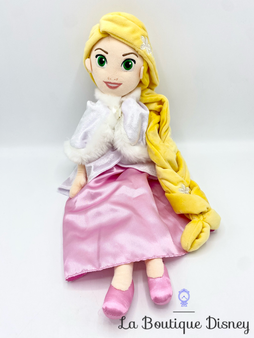 Poupée chiffon Raiponce Hiver Disney Store peluche princesse robe rose cape blanche 50 cm