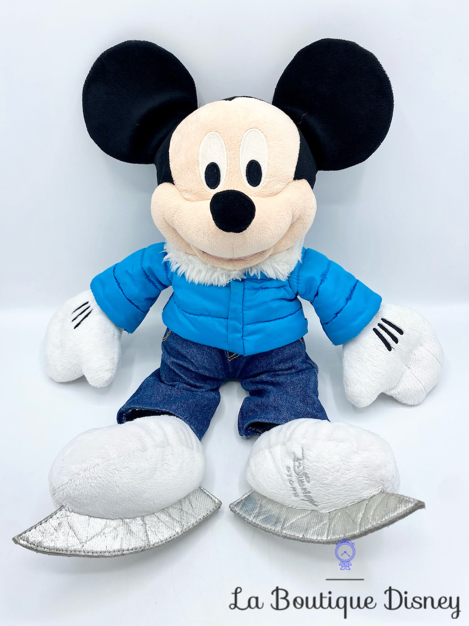 Peluche Mickey Mouse Noël Disney Store 2011 patins manteau bleu 45 cm