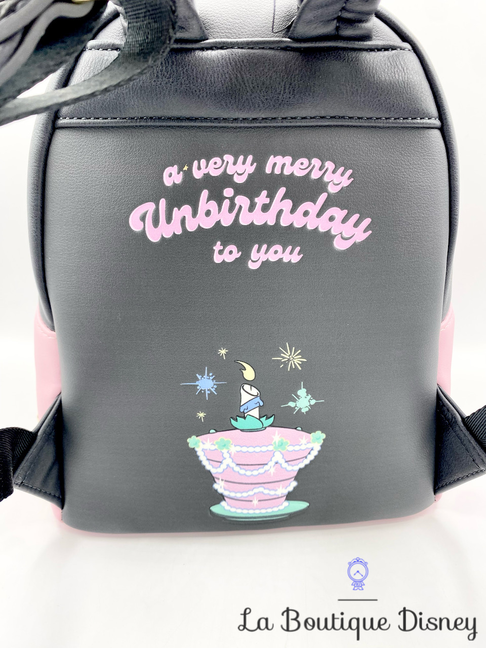 sac-a-dos-loungefly-chapelier-fou-alice-au-pays-des-merveilles-disney-tasse-non-anniversaire-8
