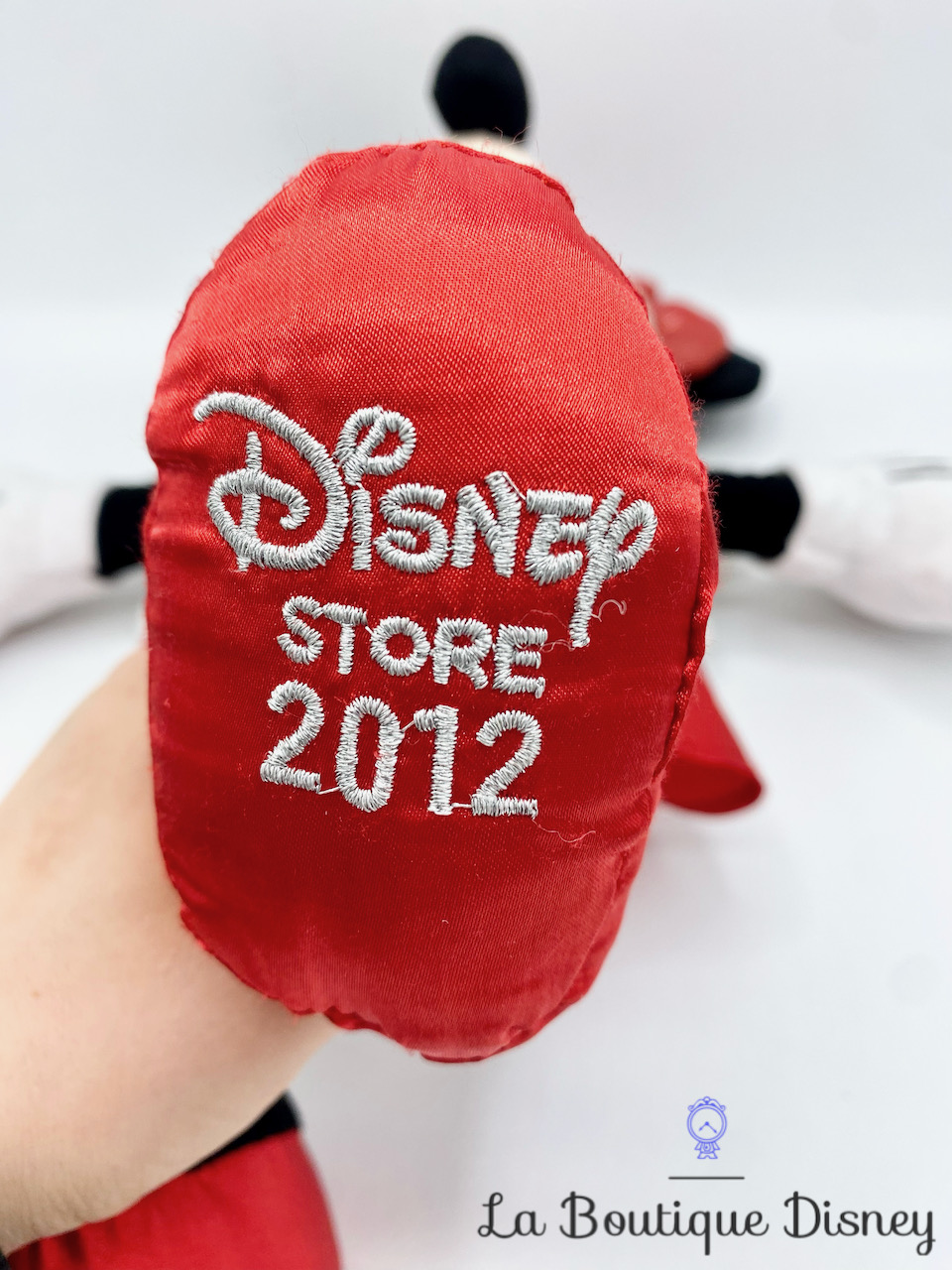 peluche-minnie-mouse-noel-disney-store-2012-robe-rouge-ailes-4