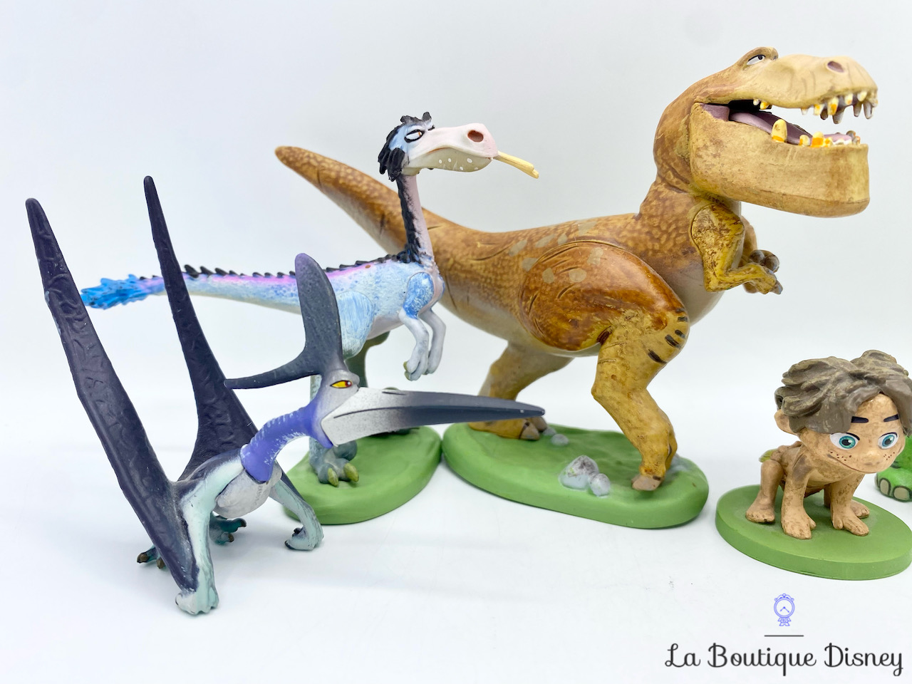 figurines-playset-le-voyage-arlo-disney-store-dinosaure-préhistoire-1
