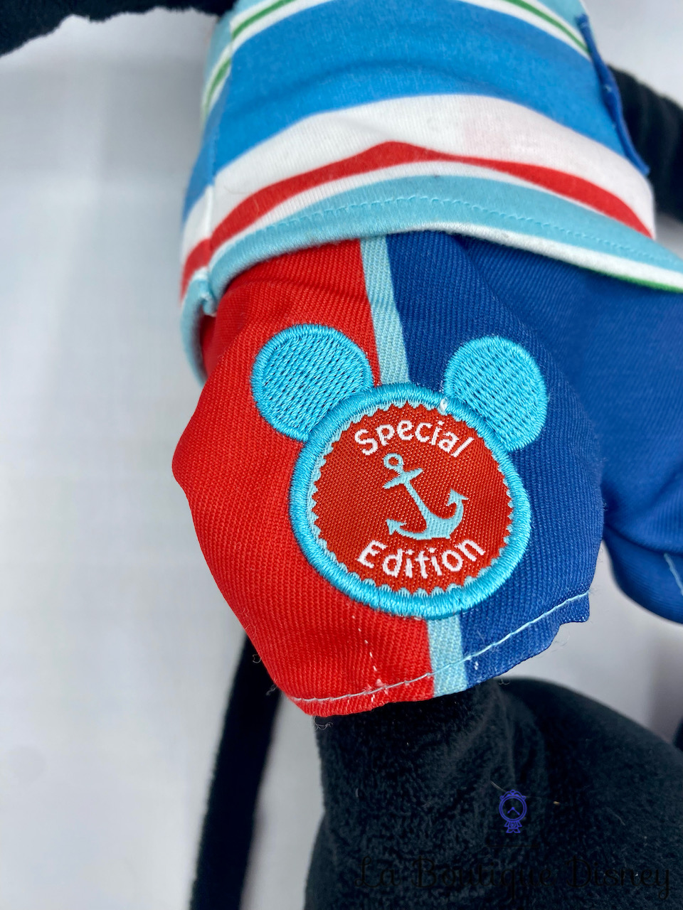 peluche-mickey-mouse-plage-été-special-edition-disney-store-rayures-bleu-6