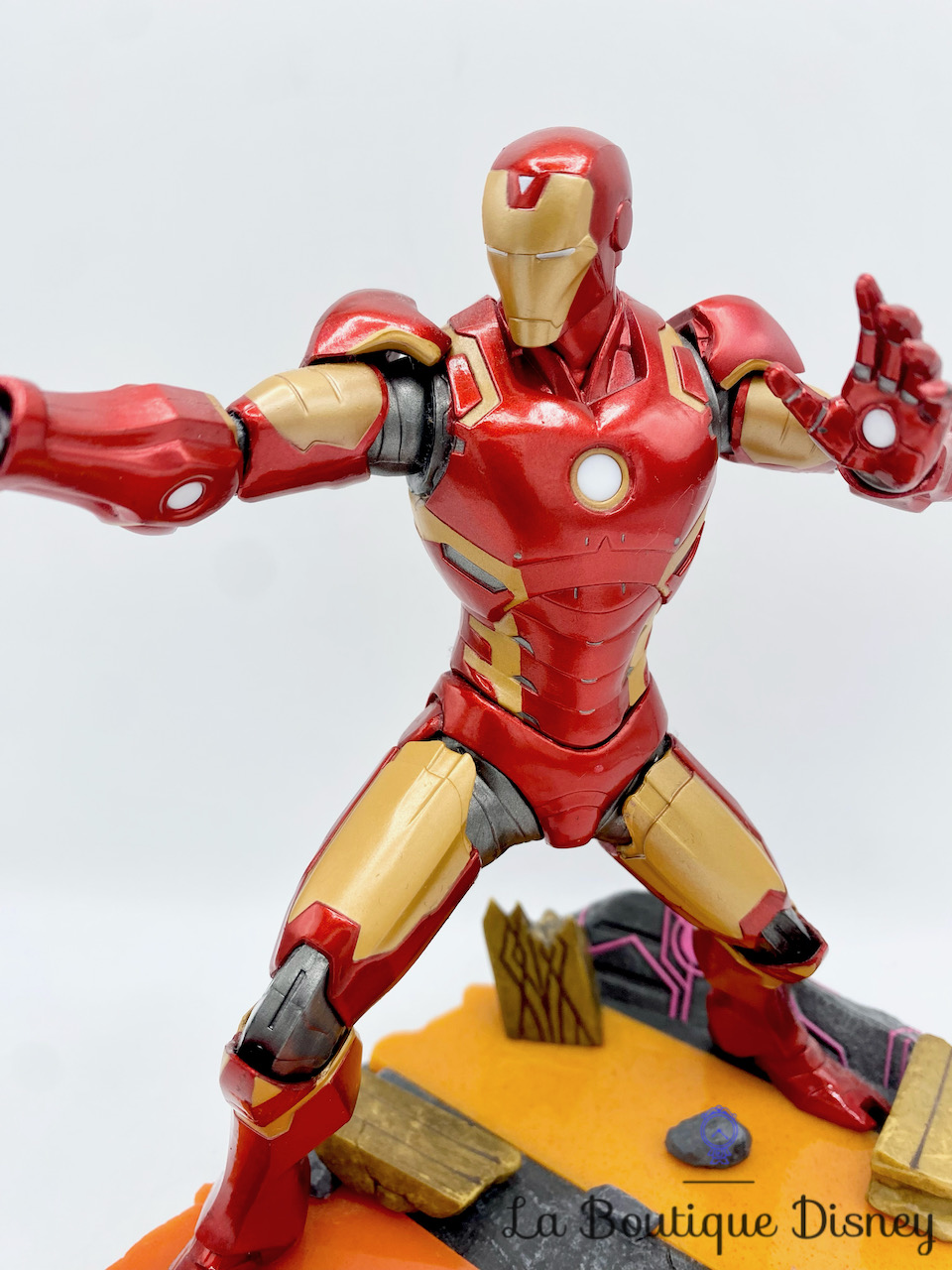 figurine-iron-man-marvel-capcom-2017-project-triforce-25-cm-4