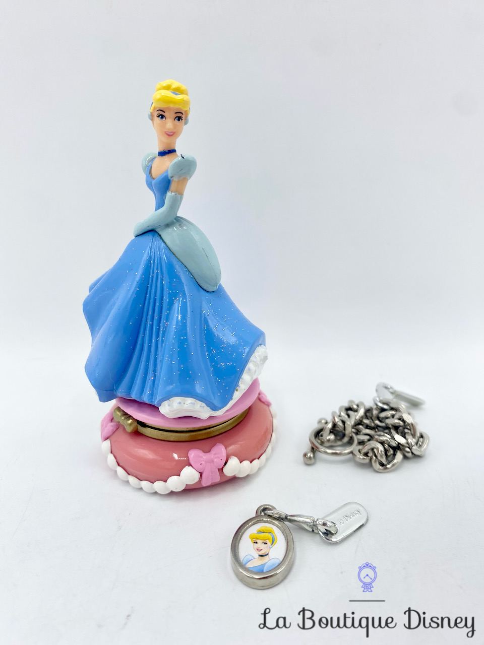 Boite bijoux Cendrillon Disney vintage pendentif charm 9 cm