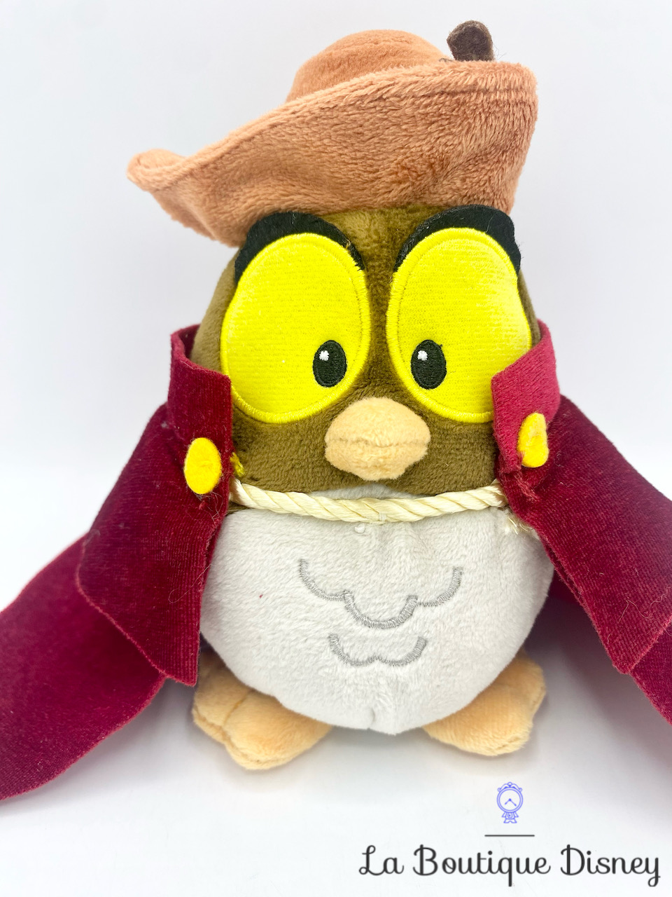 peluche-hibou-prince-philippe-disney-store-la-belle-au-bois-dormant-chapeau-cape-4
