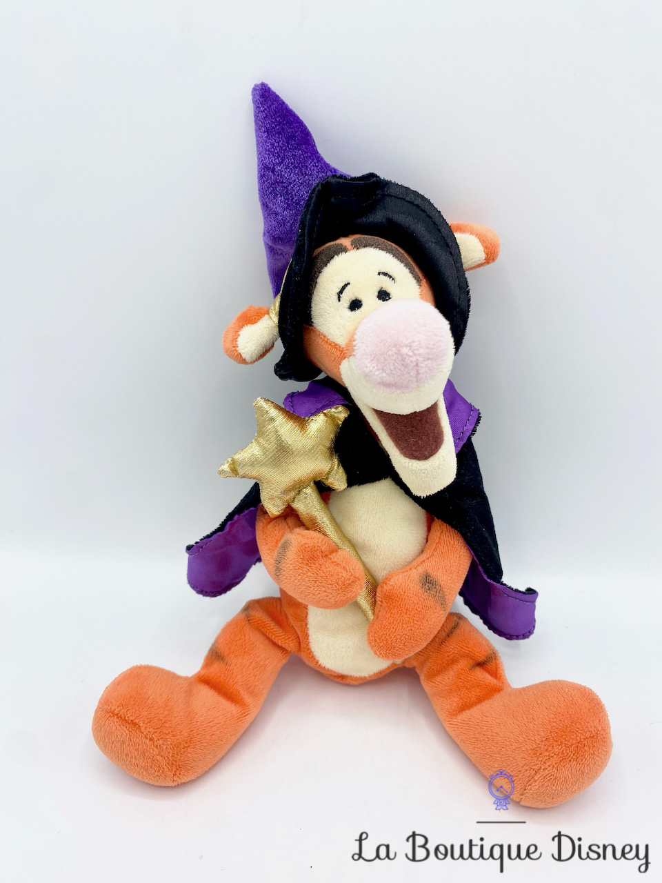 Peluche Tigrou Halloween Sorcier Disneyland Paris Disney Winnie l\'ourson baguette magique 25 cm