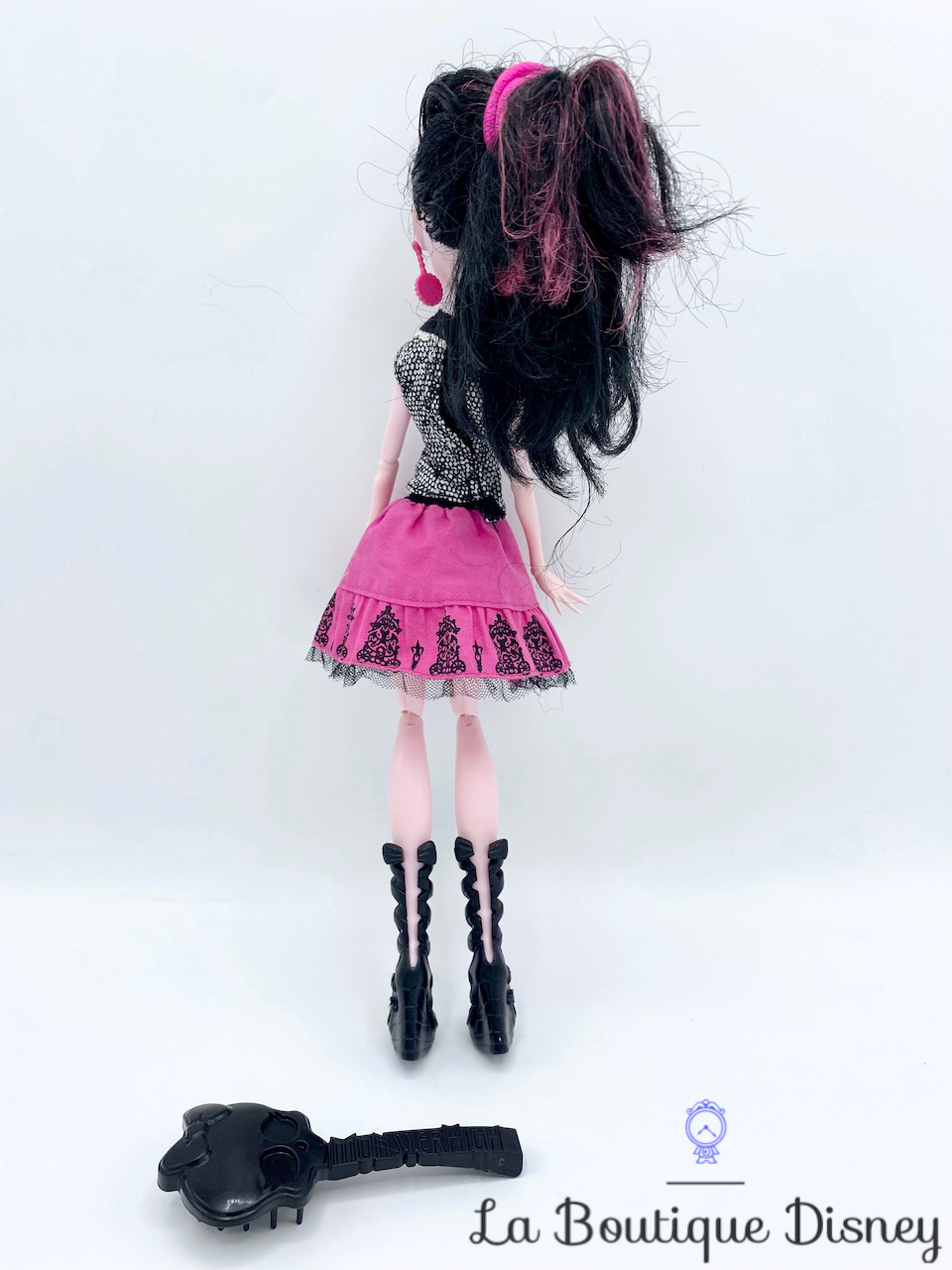poupée-monster-high-draculaura-photo-de-classe-noir-rose-1
