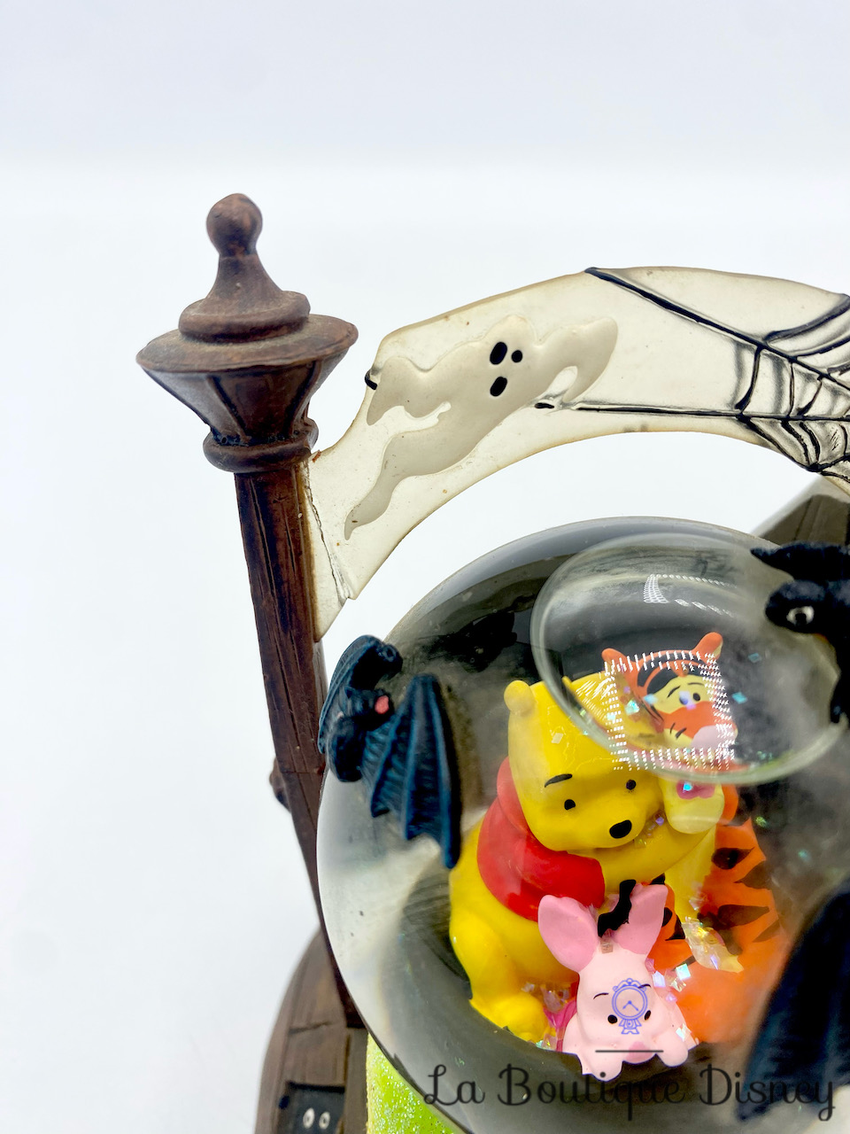 boule-a-neige-winnie-tigrou-bourriquet-halloween-disney-store-snow-globe-pooh-spider-8