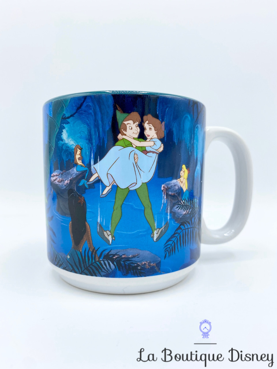 Tasse Scène Peter Pan Disneyland Paris mug Disney scène film Wendy Clochette lagon sirènes