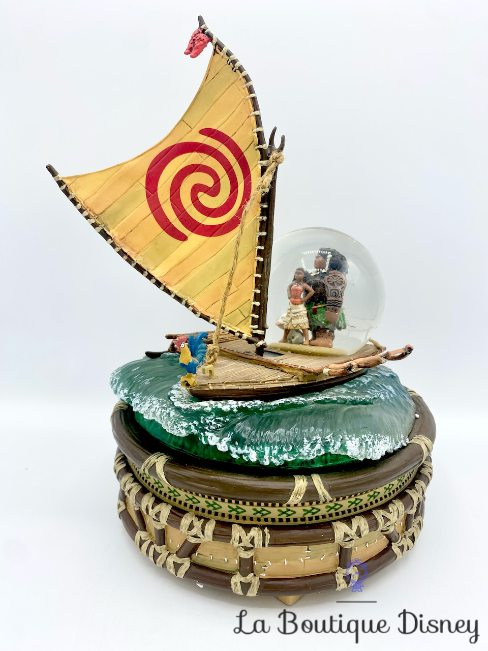 boule-a-neige-vaiana-bateau-mer-disney-store-snow-globe-piroque-maui-musicale-lumineuse-6