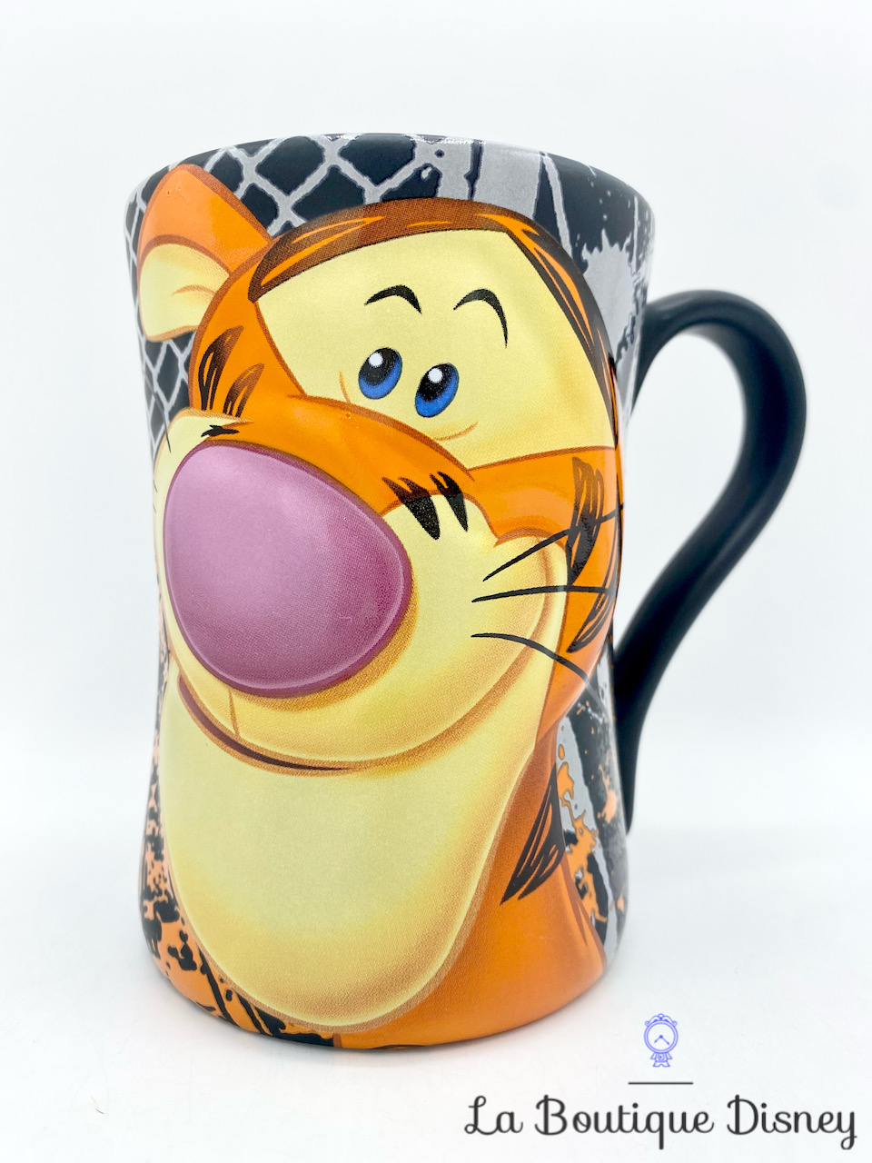 Tasse Tigrou Tigger Disney Store mug Winnie l\'ourson noir orange