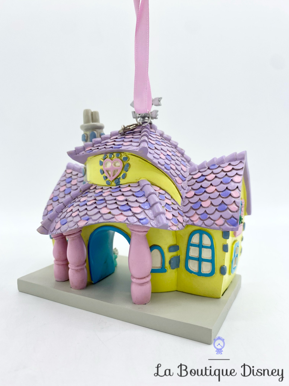 Ornement-Noël-minnie-Mouse-Toon-Town-House-Costa-Alavezos-Disney-Parks-Holiday-2019-maison-Minnie-boule-suspension