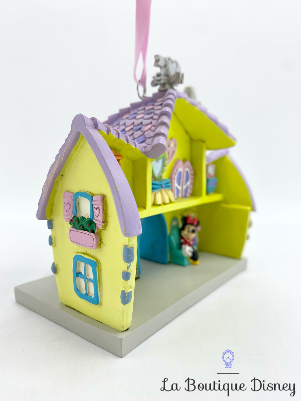 Ornement-Noël-minnie-Mouse-Toon-Town-House-Costa-Alavezos-Disney-Parks-Holiday-2019-maison-Minnie-boule-suspension