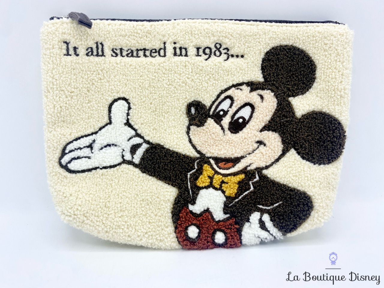 pochette-mickey-mouse-it-all-started-in-1983-tokyo-resort-35-years-trousse-maquillage-japon-2